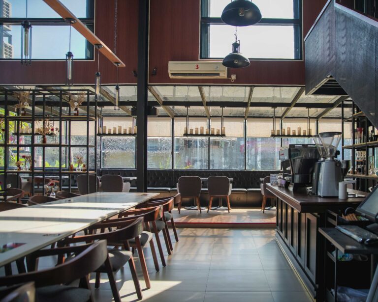 Kontraktor.interior-cafe-raindear coffee and kitchen binamarga 3