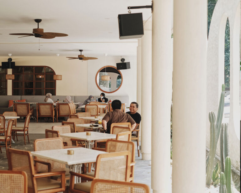 Kontraktor.interior-cafe-rave coffee and kitchen 1