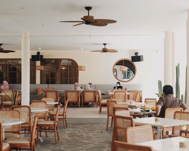 Kontraktor.interior-cafe-rave coffee and kitchen 3